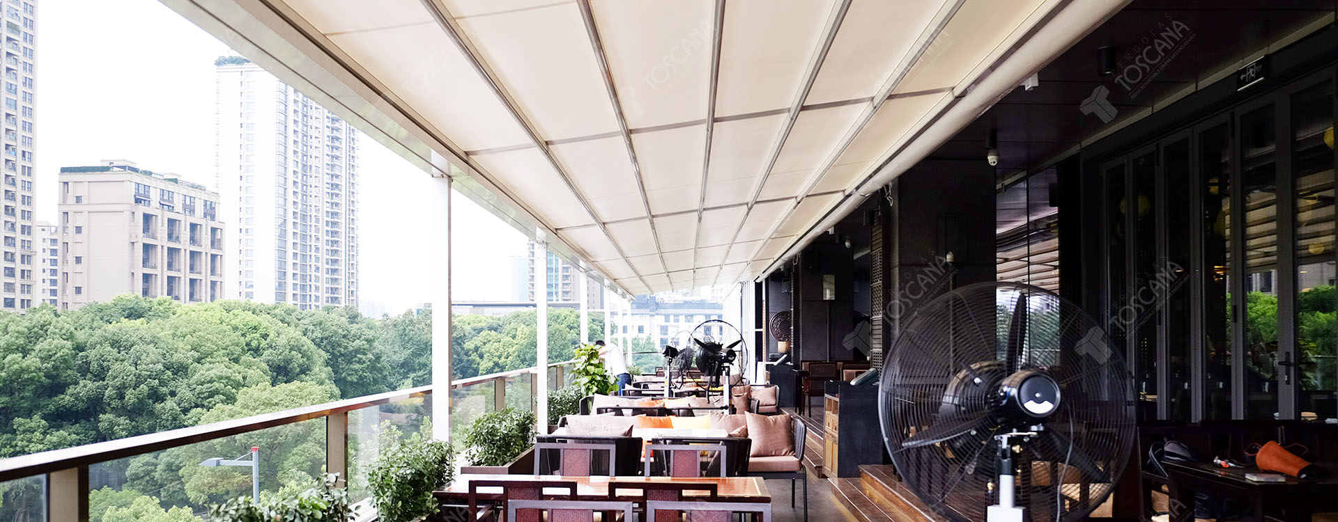 遮阳篷商业案例：新天地T8餐厅